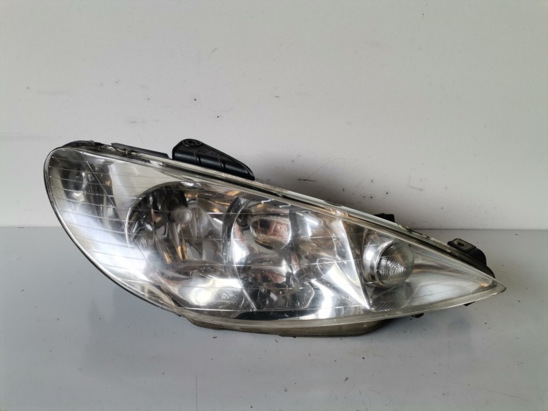 Recambio de faro izquierdo para peugeot 206 8hz referencia OEM IAM 9628666780  