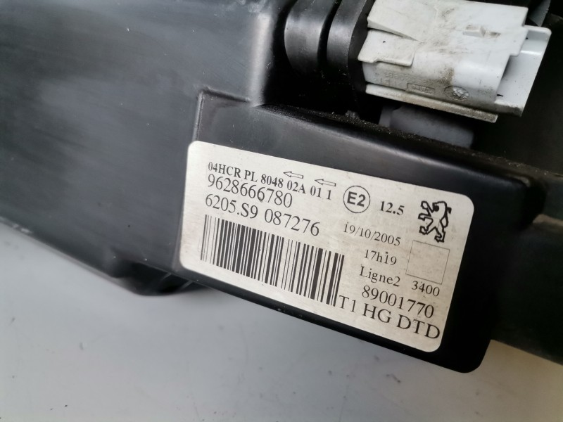 Recambio de faro izquierdo para peugeot 206 8hz referencia OEM IAM 9628666780  