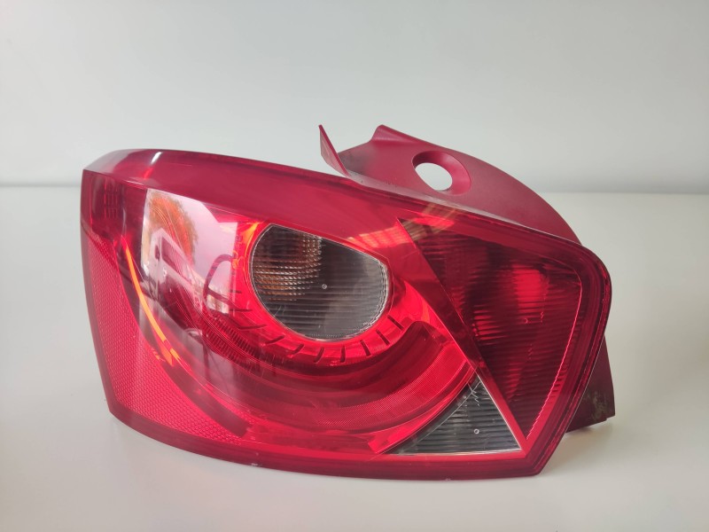 Recambio de piloto trasero izquierdo para seat ibiza berlina (6j5) bts referencia OEM IAM   