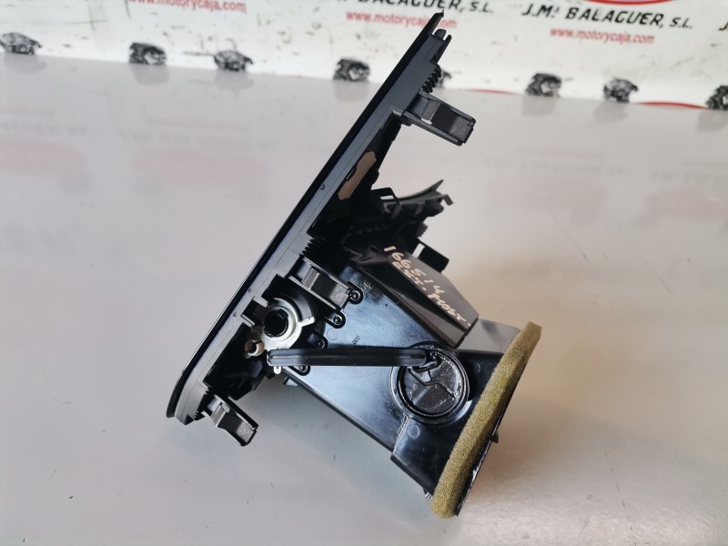 Recambio de rejilla aireadora para seat leon st 5f8 cjxc referencia OEM IAM 5F1820901D  