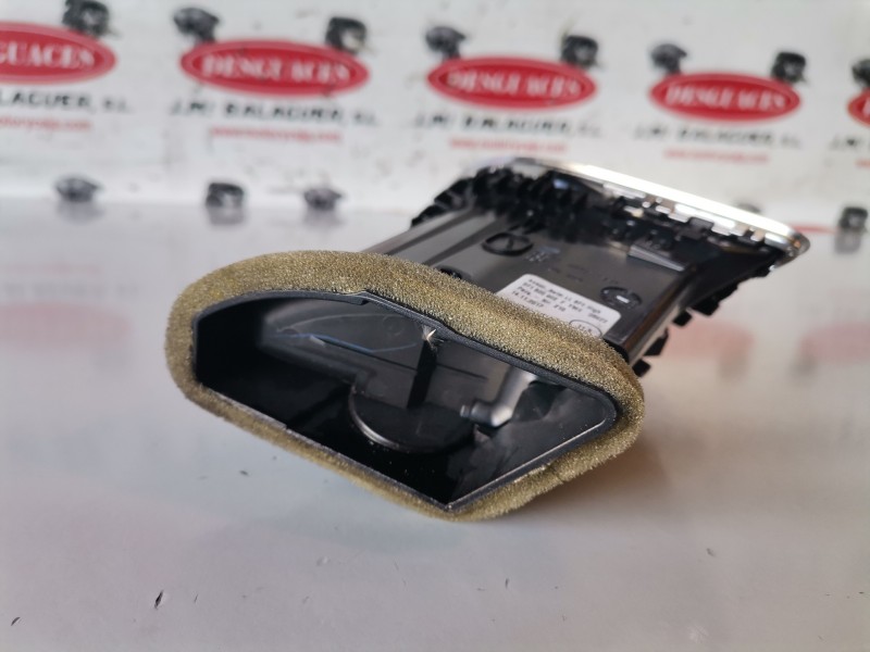 Recambio de rejilla aireadora para seat leon st 5f8 cjxc referencia OEM IAM 5F1820902F  