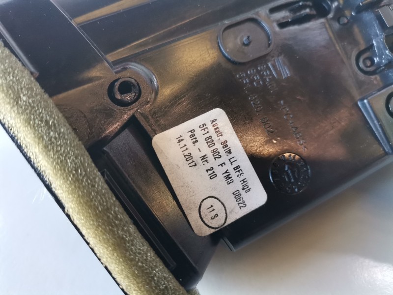 Recambio de rejilla aireadora para seat leon st 5f8 cjxc referencia OEM IAM 5F1820902F  