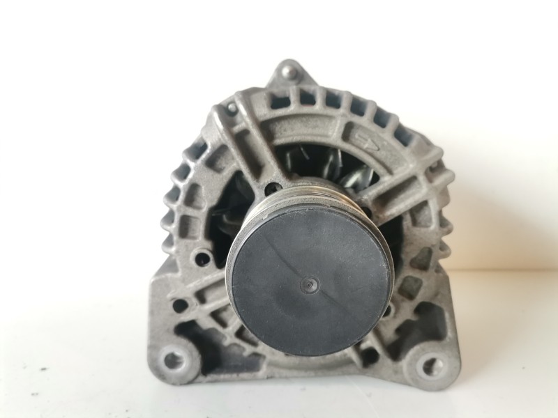 Recambio de alternador para renault clio iii k9k766 referencia OEM IAM 0124425071/8200660033  