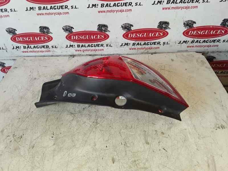 Recambio de piloto trasero derecho para renault clio iii referencia OEM IAM 8200886946  