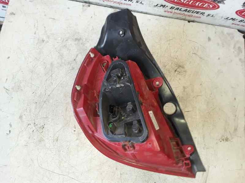 Recambio de piloto trasero derecho para renault clio iii referencia OEM IAM 8200886946  