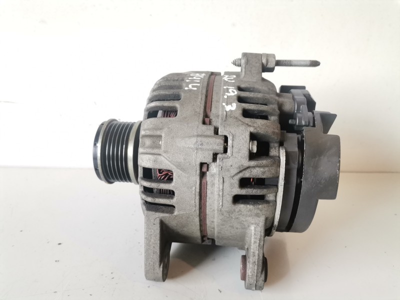 Recambio de alternador para renault clio iii k9k766 referencia OEM IAM 0124425071/8200660033  