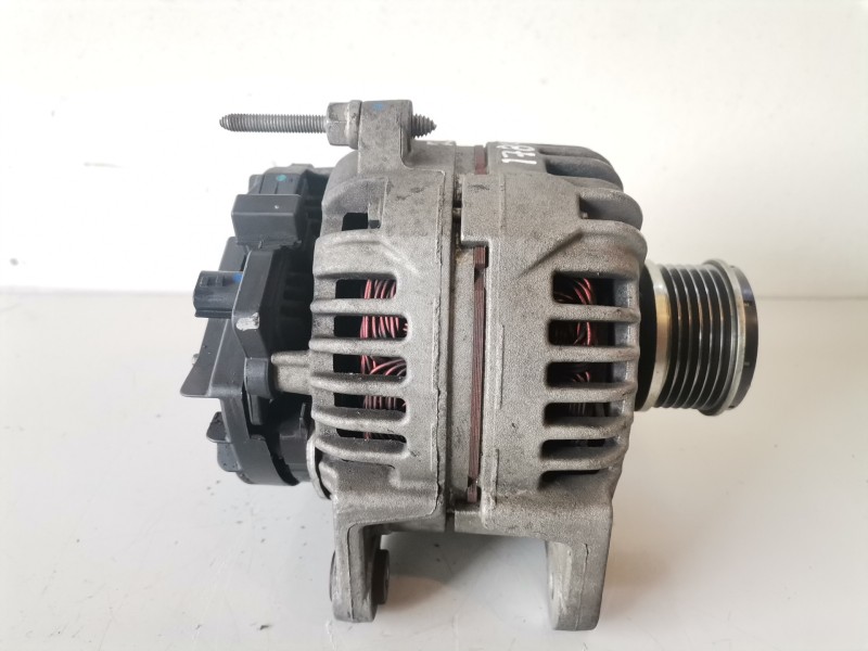 Recambio de alternador para renault clio iii k9k766 referencia OEM IAM 0124425071/8200660033  