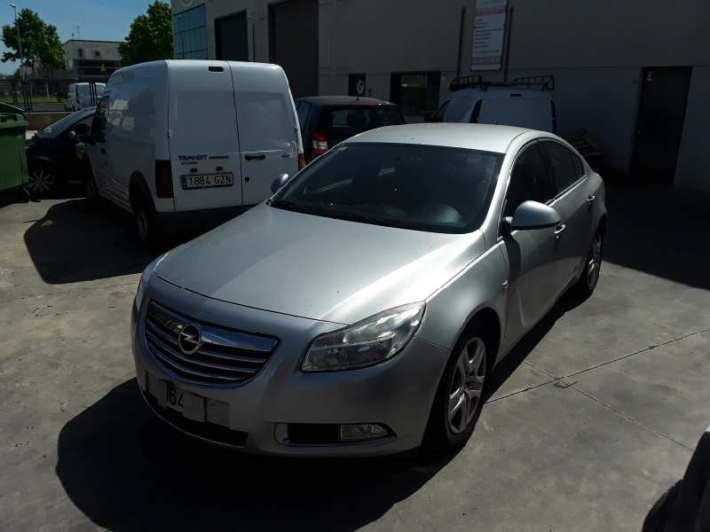opel insignia berlina del año 2010