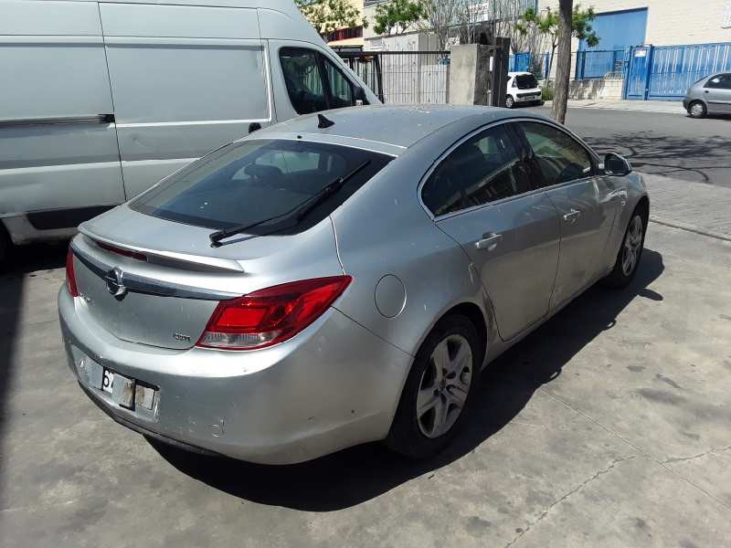 opel insignia berlina del año 2010