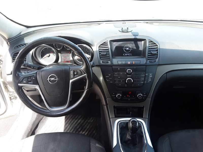 opel insignia berlina del año 2010