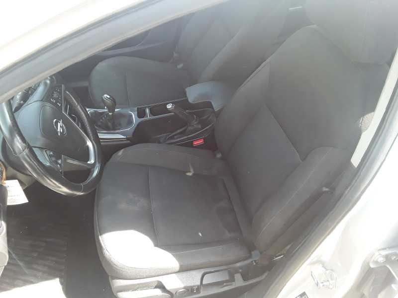 opel insignia berlina del año 2010