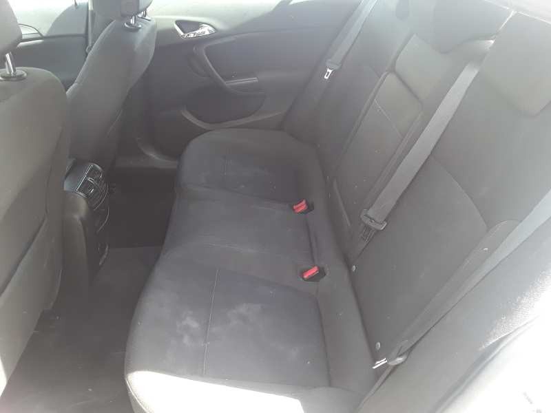 opel insignia berlina del año 2010