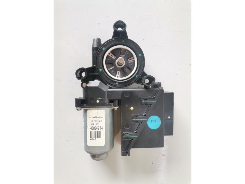 Recambio de motor elevalunas delantero derecho para volkswagen polo iv (9n1) azq referencia OEM IAM 6Q02959801A  