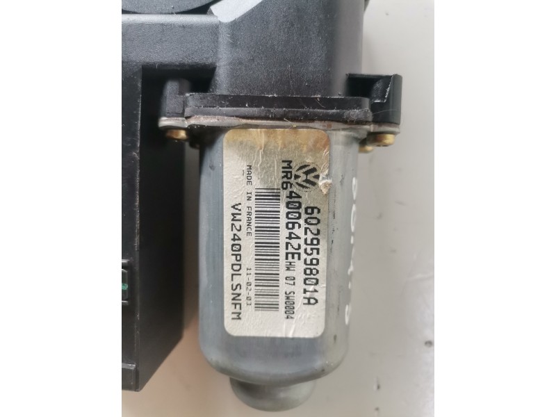 Recambio de motor elevalunas delantero derecho para volkswagen polo iv (9n1) azq referencia OEM IAM 6Q02959801A  