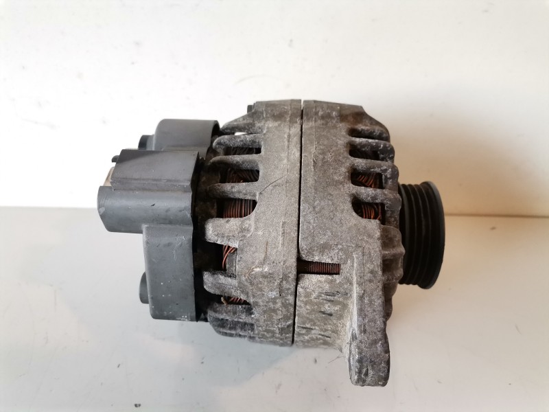 Recambio de alternador para hyundai tucson (jm) g4gc referencia OEM IAM A0002655023 / 3730022650  