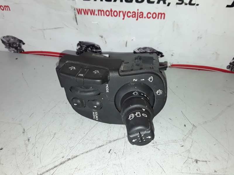 Recambio de mando limpia para renault clio iii referencia OEM IAM 88103009339  