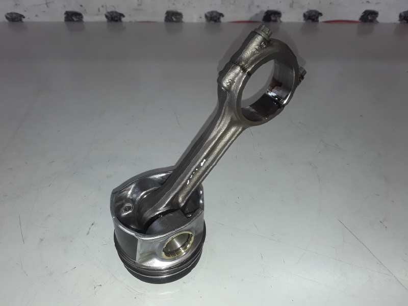 Recambio de piston para skoda superb combi (3v5) crlb referencia OEM IAM A1/E82/04LA  