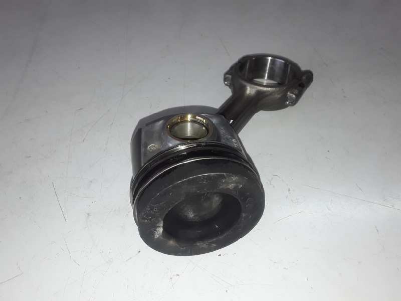 Recambio de piston para skoda superb combi (3v5) crlb referencia OEM IAM A1/E82/04LA  