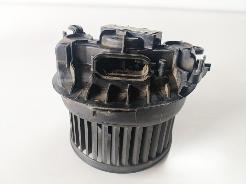 Recambio de ventilador calefaccion para citroen c2 8hx referencia OEM IAM F665876T  