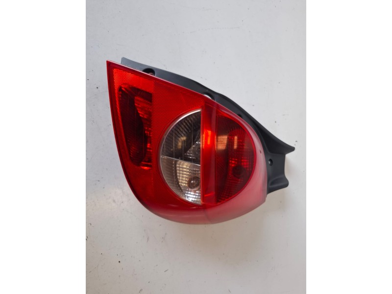 Recambio de piloto trasero derecho para renault clio iii k9k766 referencia OEM IAM   