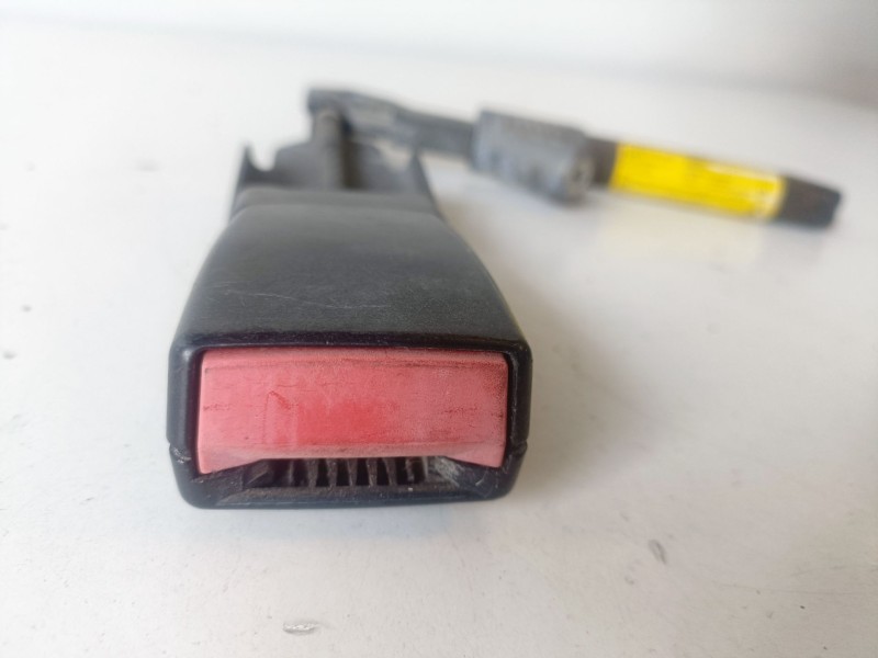 Recambio de enganche cinturon delantero derecho para nissan primastar (x83) f9q760 referencia OEM IAM   