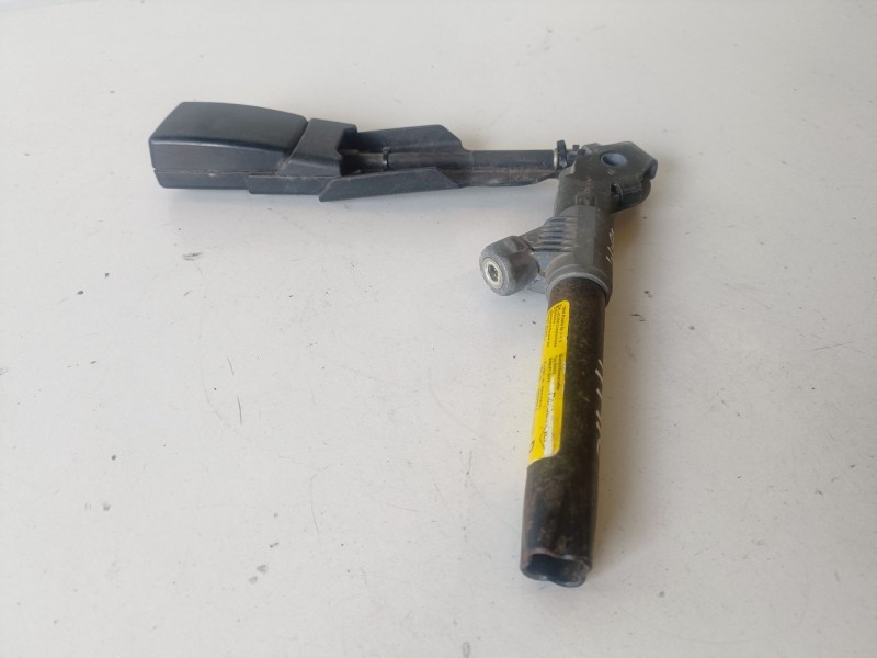 Recambio de enganche cinturon delantero derecho para nissan primastar (x83) f9q760 referencia OEM IAM   