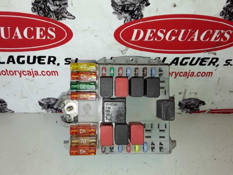 Recambio de caja reles / fusibles para fiat i doblò (119) 223b1000 referencia OEM IAM 51763772  
