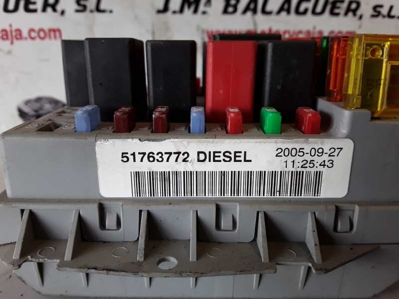 Recambio de caja reles / fusibles para fiat i doblò (119) 223b1000 referencia OEM IAM 51763772  