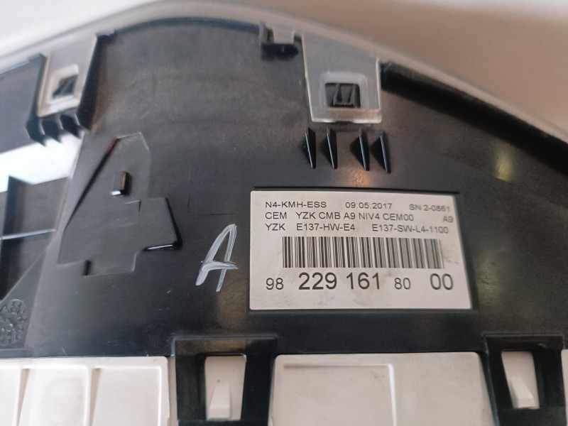 Recambio de cuadro instrumentos para peugeot 2008 hnz referencia OEM IAM 982291618000  