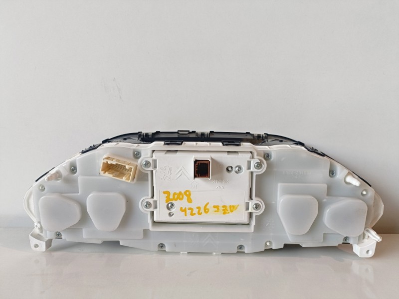 Recambio de cuadro instrumentos para peugeot 2008 hnz referencia OEM IAM 982291618000  