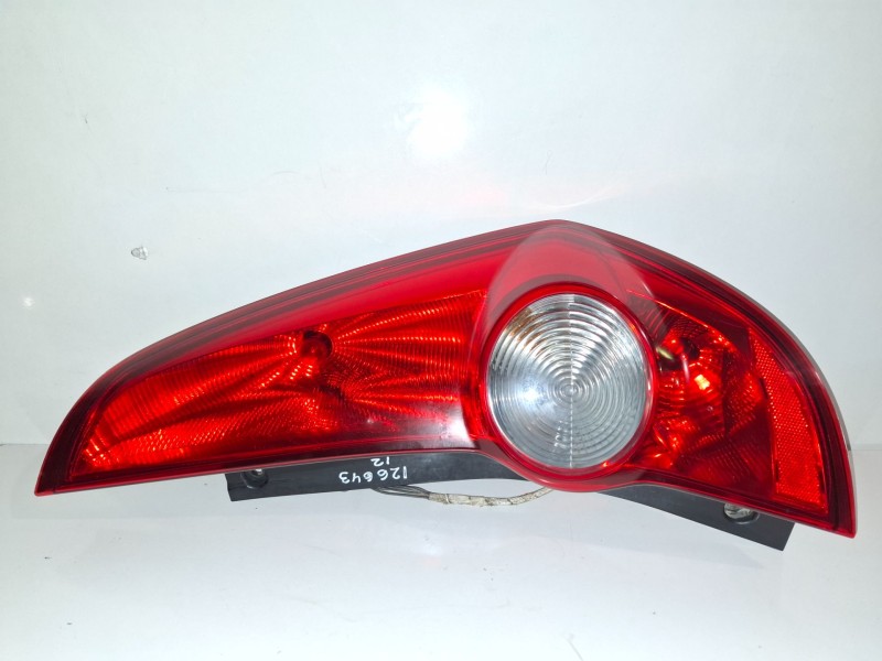 Recambio de piloto trasero derecho para opel agila b d13a referencia OEM IAM   