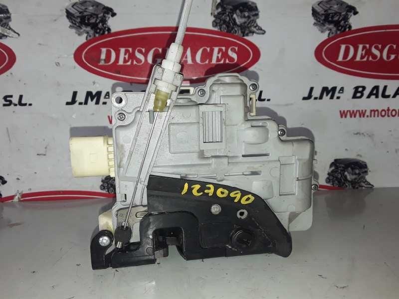 Recambio de cerradura puerta trasera derecha para audi q7 (4l) bug referencia OEM IAM 3C4839016A  