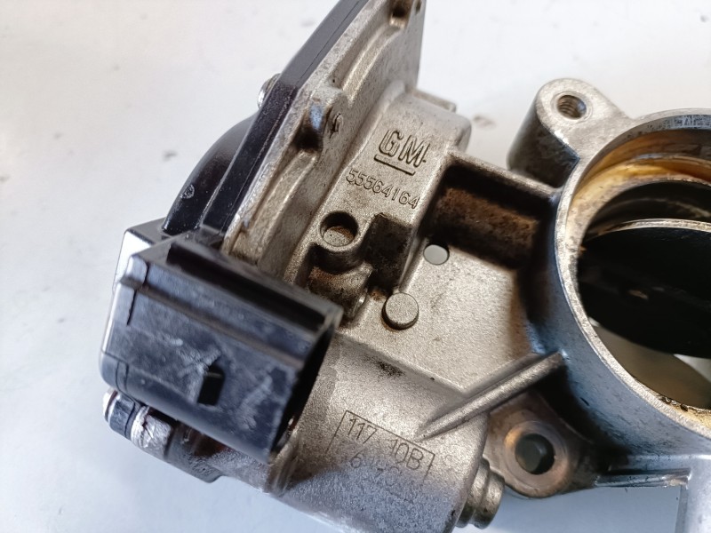 Recambio de caja mariposa para opel insignia berlina a20dth referencia OEM IAM 55564164  