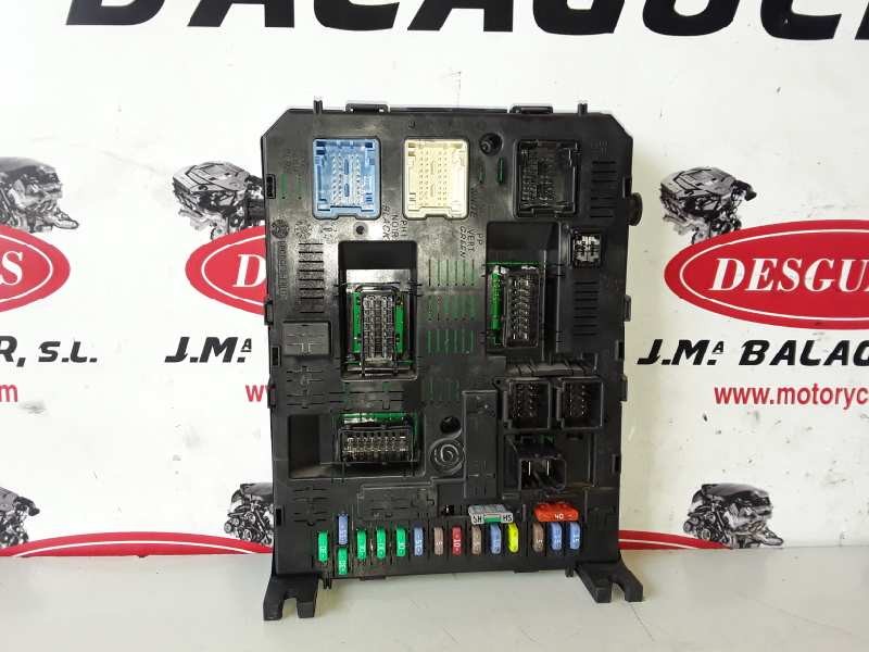 Recambio de caja reles / fusibles para peugeot partner furgón referencia OEM IAM 281197595  