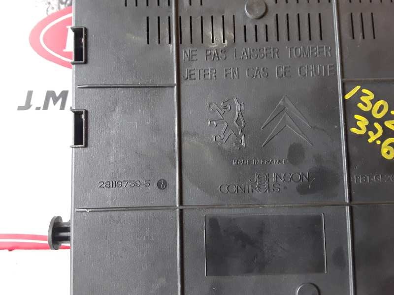 Recambio de caja reles / fusibles para peugeot partner furgón referencia OEM IAM 281197595  