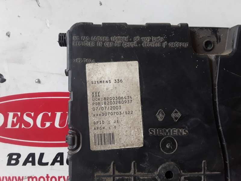 Recambio de caja reles / fusibles para renault megane ii berlina 5p f9q800 referencia OEM IAM 8200306434 / 8200280937 / S1184002