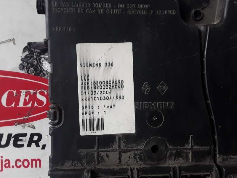 Recambio de caja reles / fusibles para renault megane ii berlina 5p f9q800 referencia OEM IAM 8200309690 / 8200326040 / S1184002