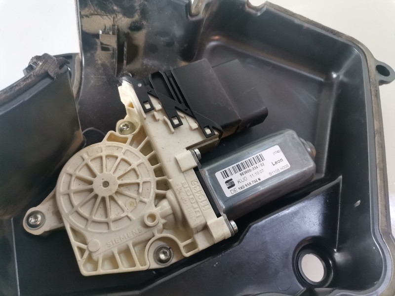 Recambio de elevalunas trasero derecho para seat leon (1p1) bxe referencia OEM IAM 1K0959704N  
