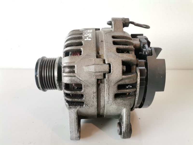 Recambio de alternador para renault clio iii k9k770 referencia OEM IAM 0124425093  