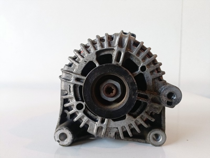 Recambio de alternador para land rover freelander (ln) 204d3 referencia OEM IAM YLE500170  