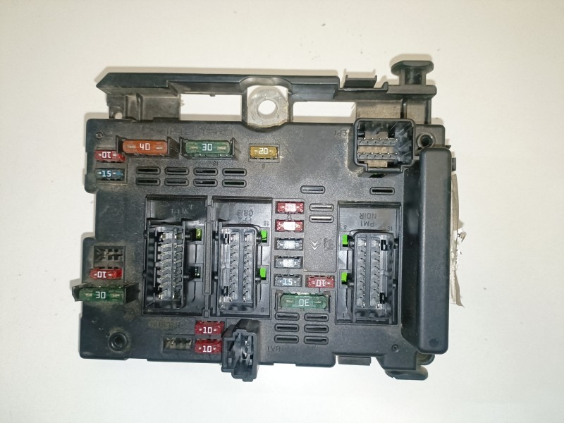 Recambio de caja reles / fusibles para peugeot 206 kfw referencia OEM IAM 9650664180  