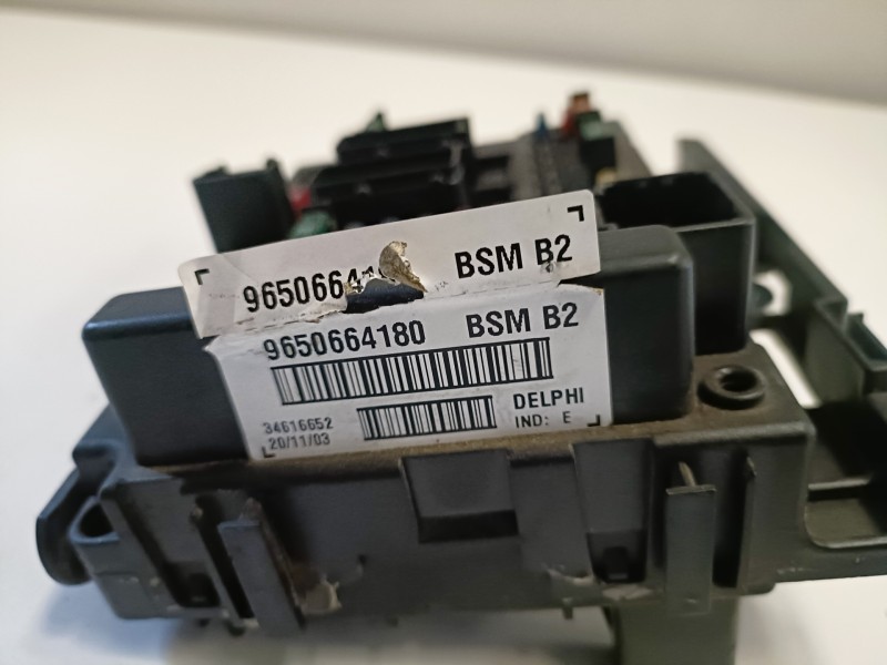 Recambio de caja reles / fusibles para peugeot 206 kfw referencia OEM IAM 9650664180  
