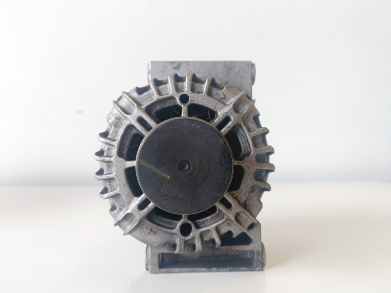 Recambio de alternador para opel astra j berlina 5p a13dte referencia OEM IAM 13505392  