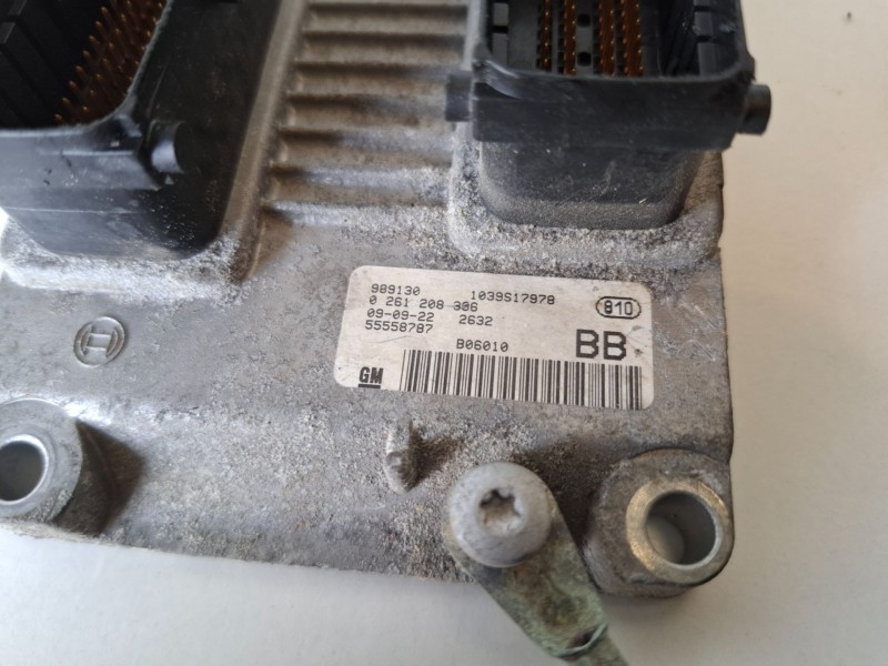 Recambio de centralita motor uce para opel astra h caravan z14xep referencia OEM IAM 0261208396  