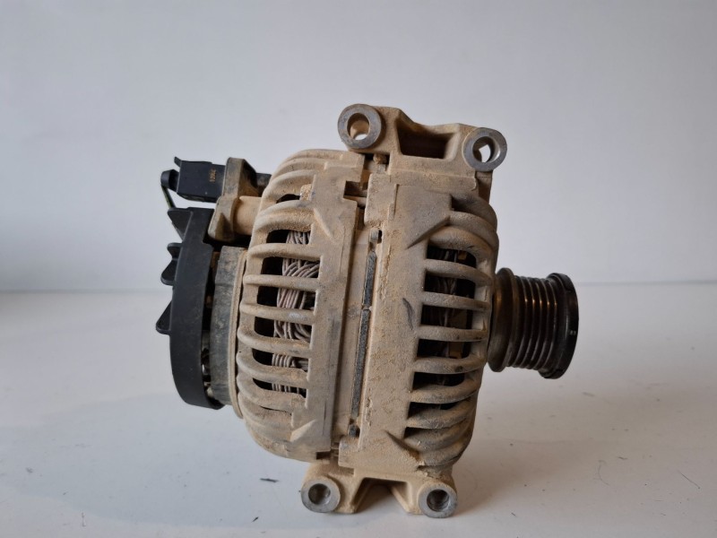 Recambio de alternador para mercedes-benz vito basic-kombi (639) 646982 referencia OEM IAM 0124625006  