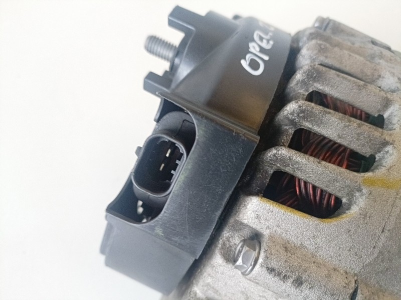Recambio de alternador para opel astra j berlina 5p a13dte referencia OEM IAM 13505392  