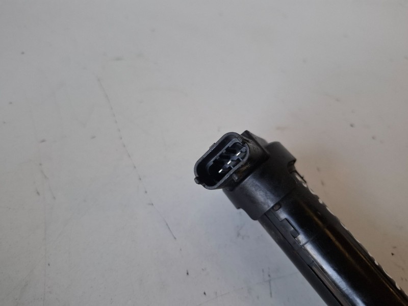 Recambio de bobina encendido para peugeot 208 hm05 referencia OEM IAM 9671214580  