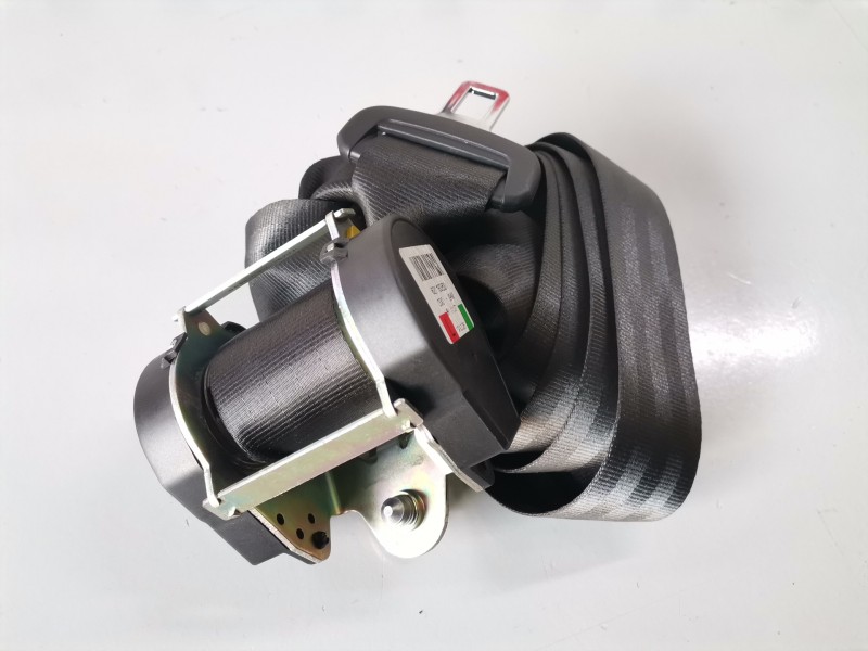 Recambio de cinturon seguridad trasero derecho para seat leon st 5f8 cjxc referencia OEM IAM 621180600  