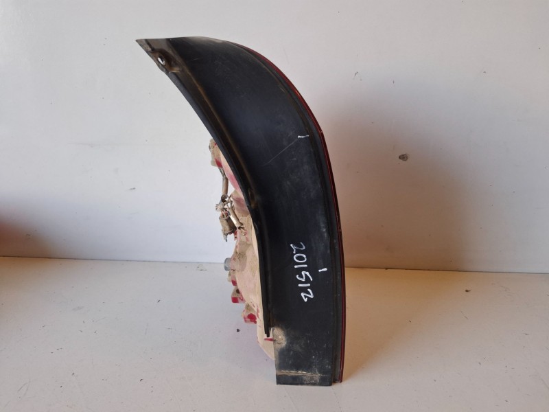Recambio de piloto trasero derecho para hyundai tucson (jm) d4ea referencia OEM IAM 924022E010  