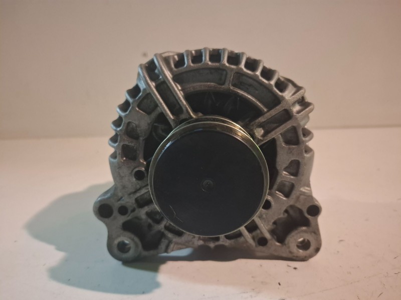 Recambio de alternador para seat ibiza berlina (6j5) bls referencia OEM IAM 028903028E  